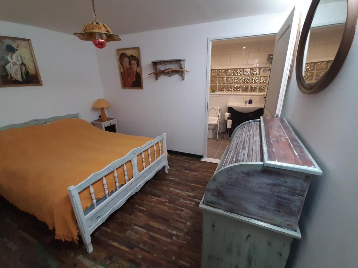 Les Chambres Chouettes Вильфранш-де-Конфлан Экстерьер фото